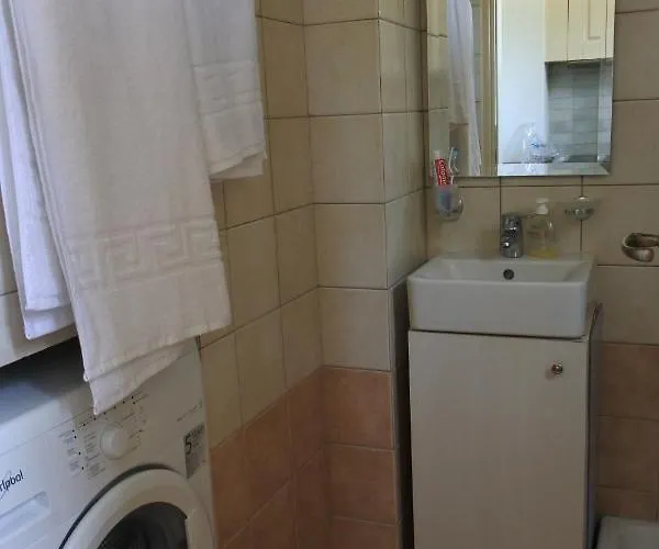 Eleon Apartman Fríni